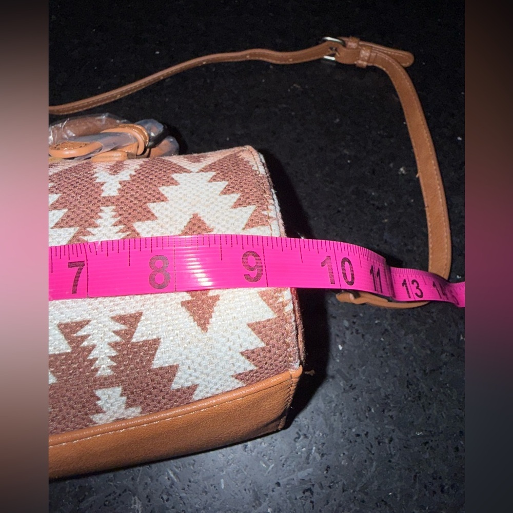 NEW WRANGLER AZTEC SOUTHWEST PRINT BARREL HANDBAG DETACHABLE CROSSBODY STRAP - Picture 10 of 12